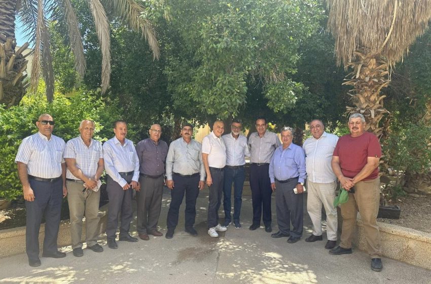 مزارعو النخيل في أريحا يبحثون التعاون مع المشروع الإنشائي العربي