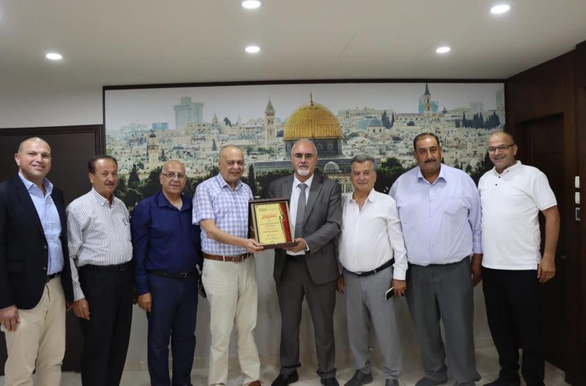 وزير الزراعة يبحث تحديات دعم قطاع النخيل الفلسطيني